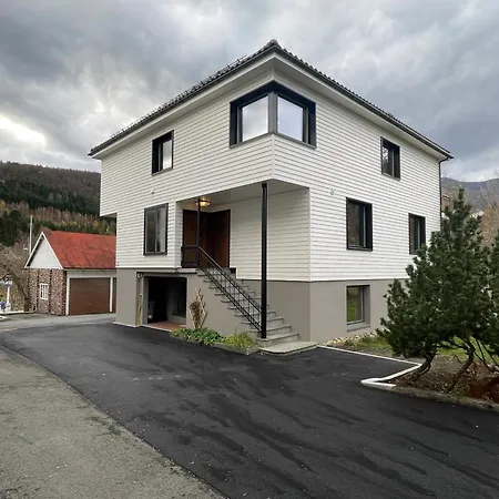 Elvestad - The Place By The River Apartment Stranda (More og Romsdal)